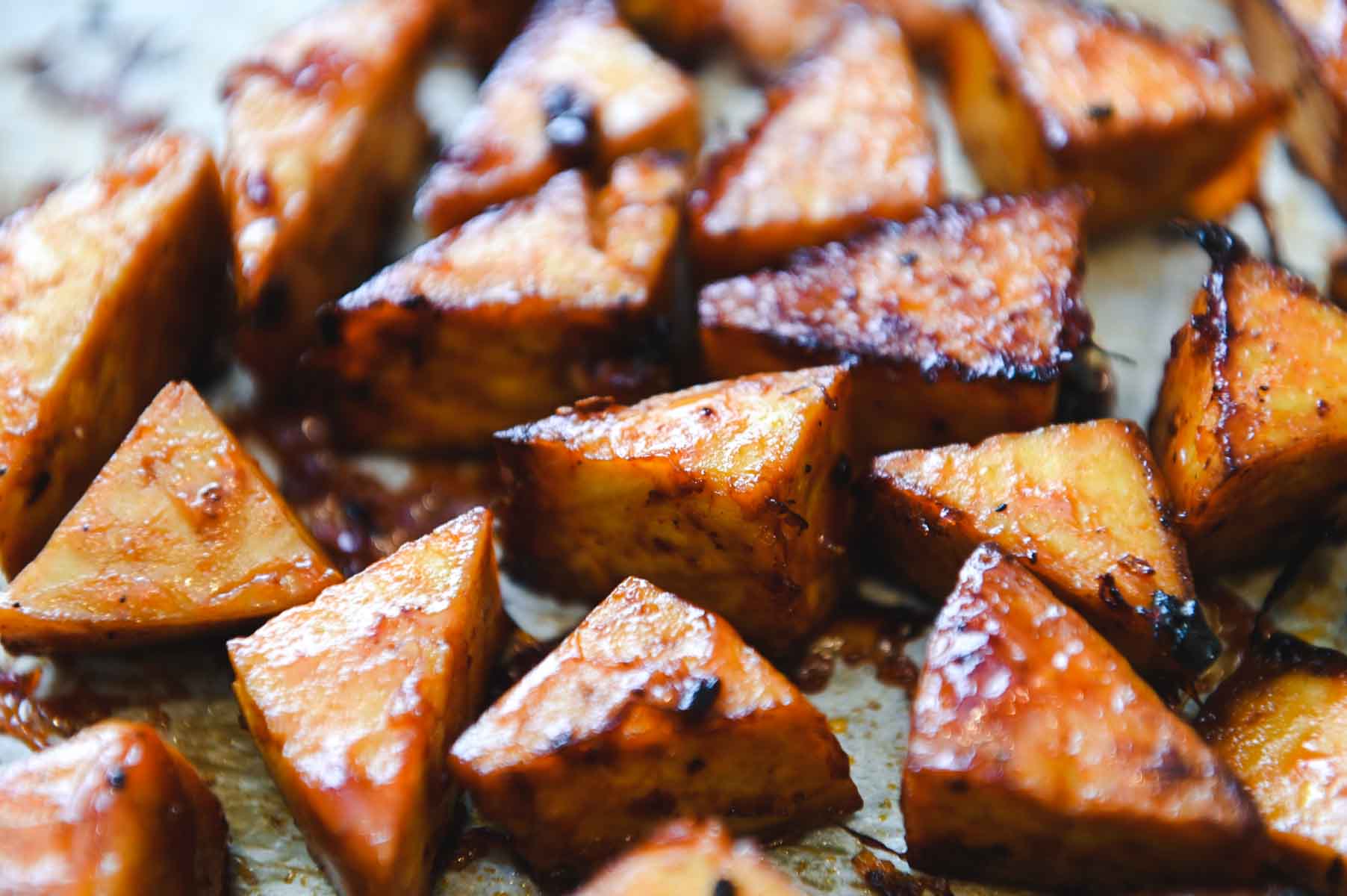 Side view of triangles of BBQ tofu.
